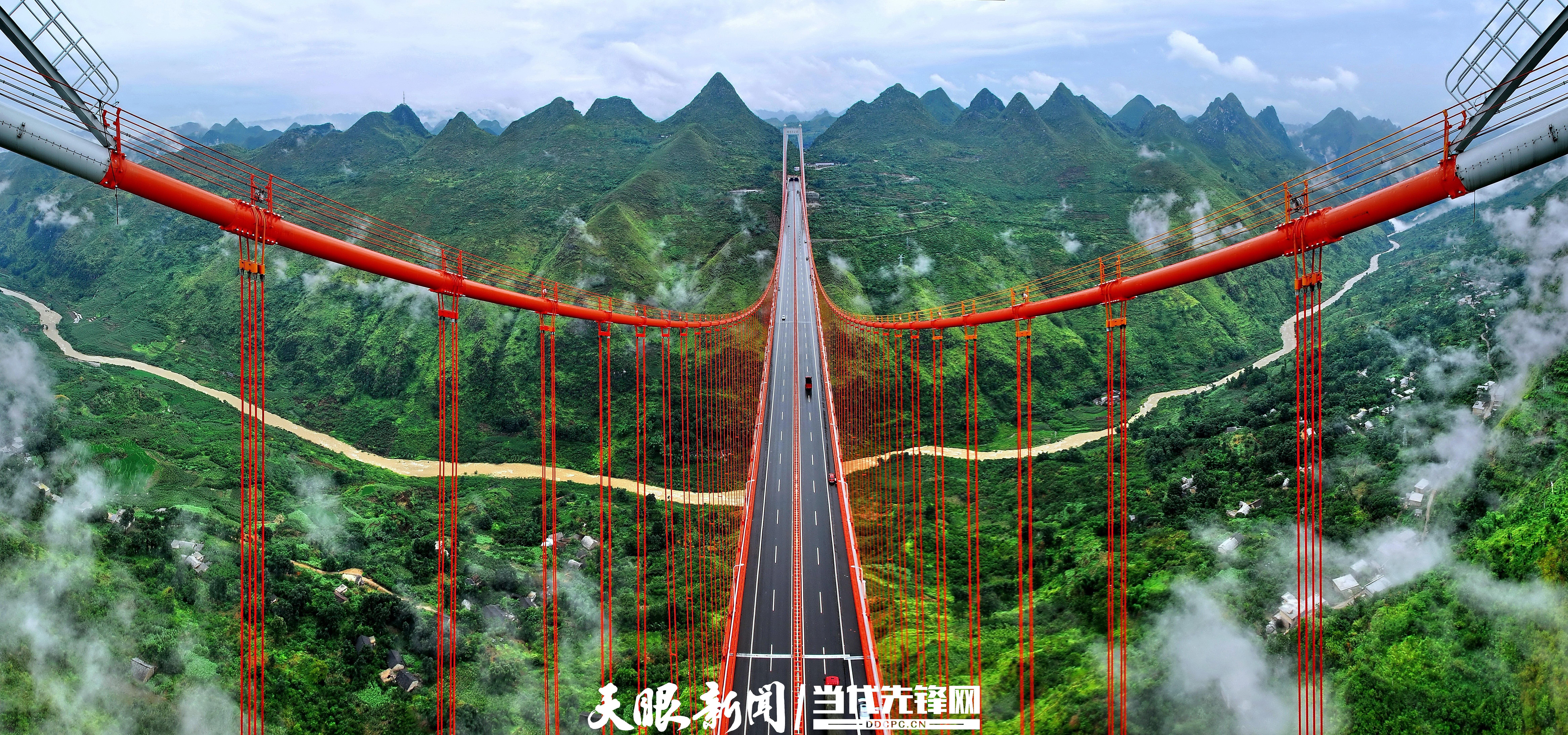 世界第一座千米级山区钢桁梁悬索桥—坝陵河特大桥(沪昆高速公路镇胜