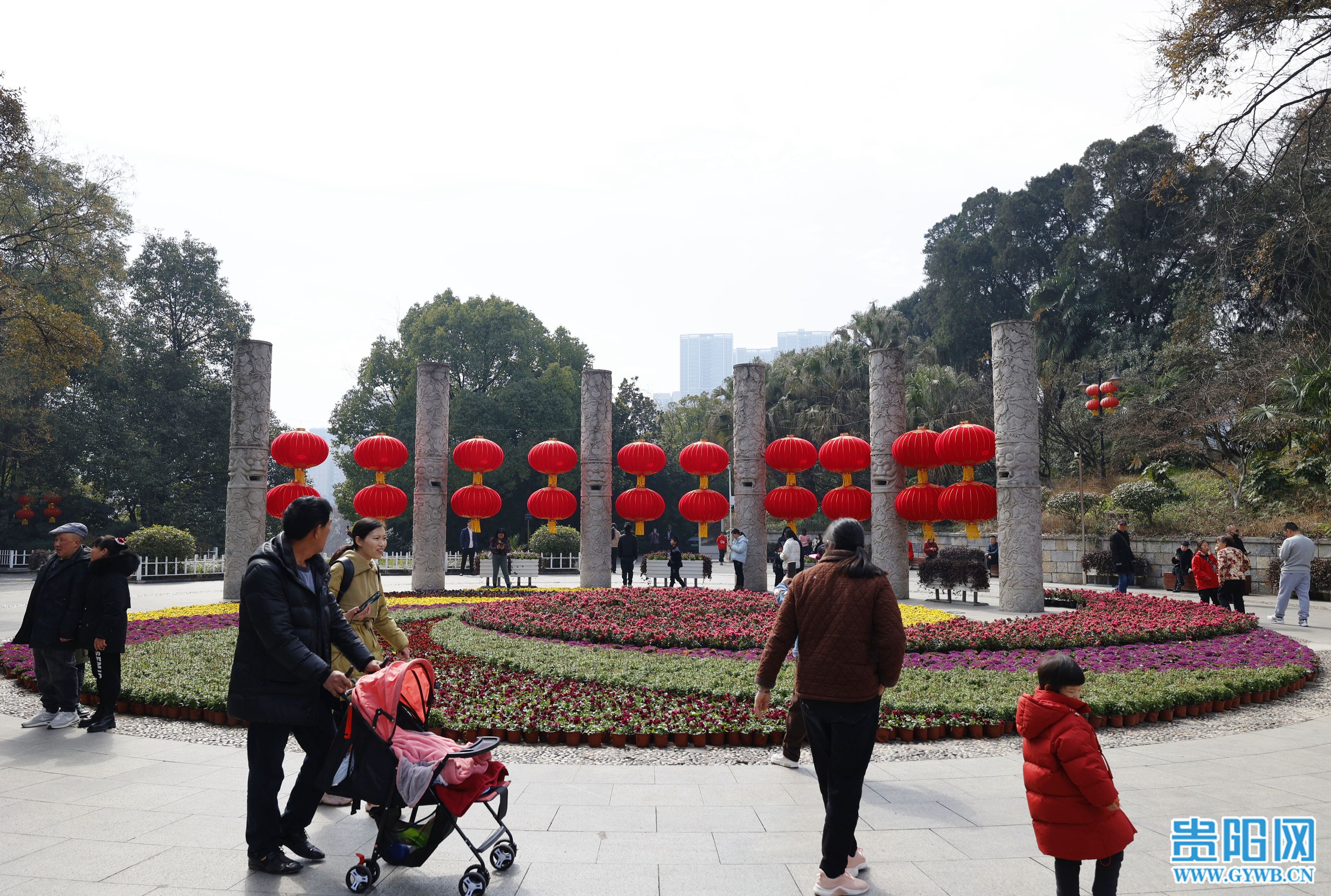 图集大年初一贵阳河滨公园人气爆棚