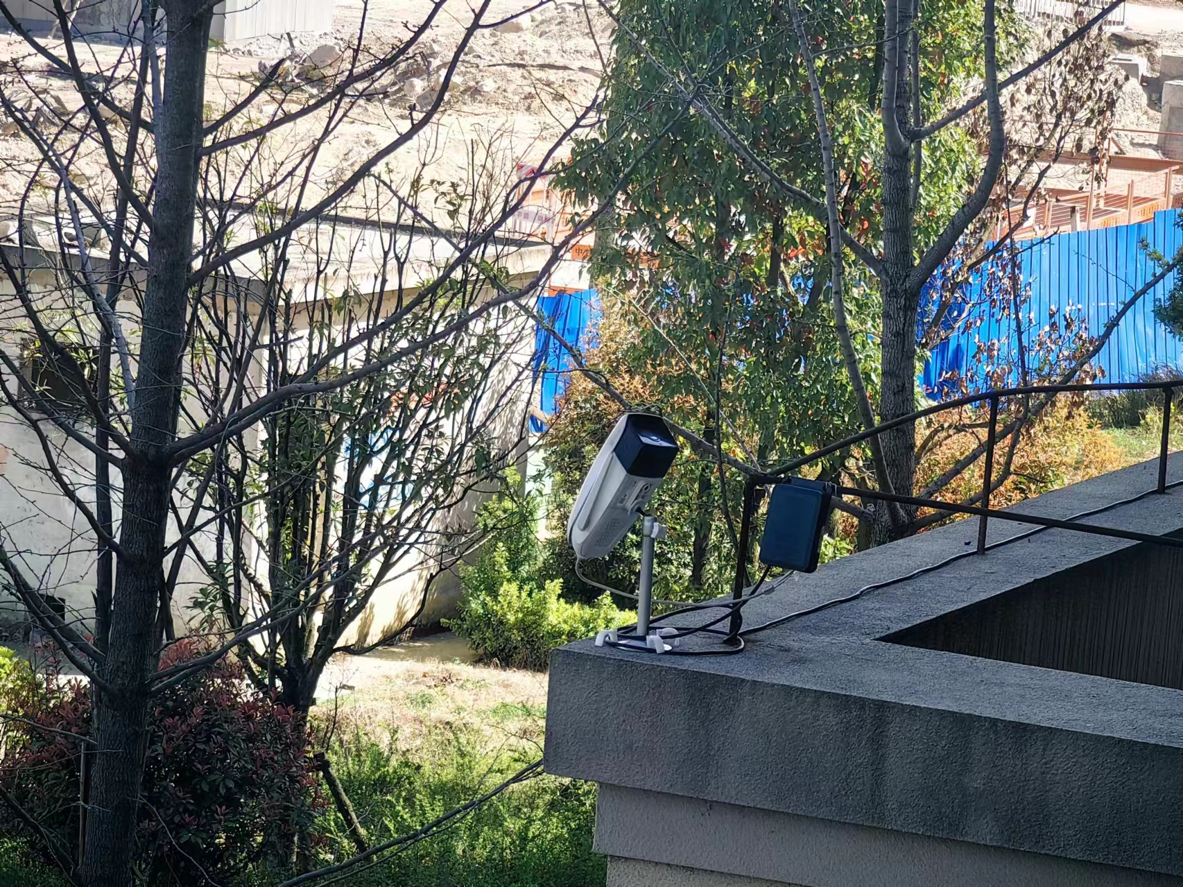 邻居安的摄像头对准我家窗户怎么办融媒问政市民代表委员